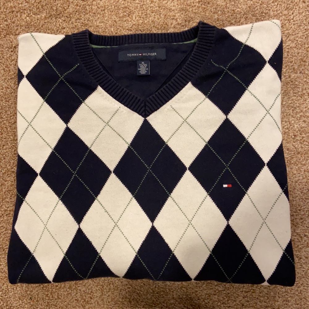 👚 2/$35 - Men’s Tommy Hilfiger v-neck Argyle Sweater Size XL